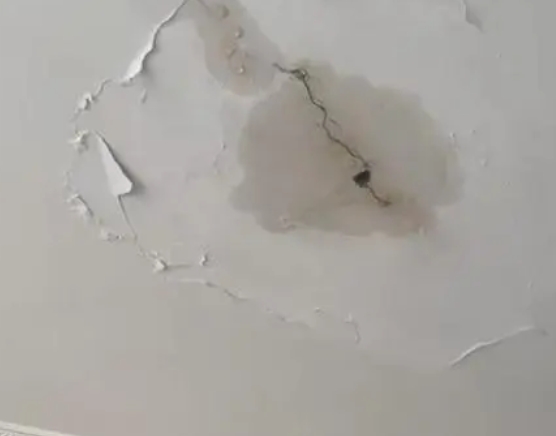 乌拉特中阳台漏水维修公司分享下屋面防水工程质量问题原因分析